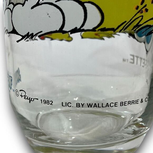 Vintage 1982 Hardees Smurfette Glass by Peyo LIC. By Wallace Berrie & Co., Inc. - Picture 3 of 10